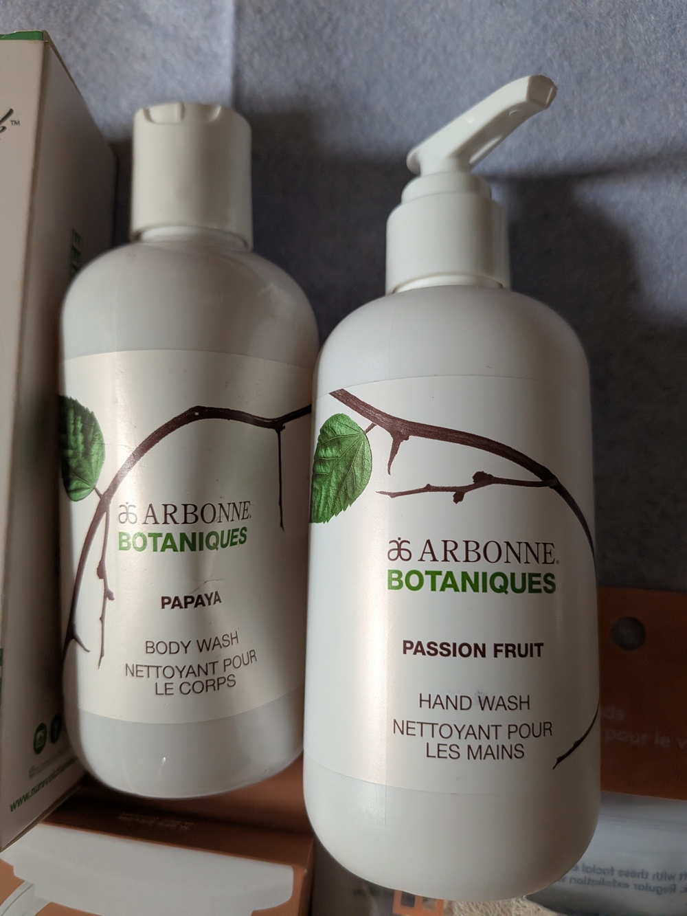 Arbonne Botanique White & Green Papaya Body Wash + Passion Fruit Hand Wash - Picture 2 of 3